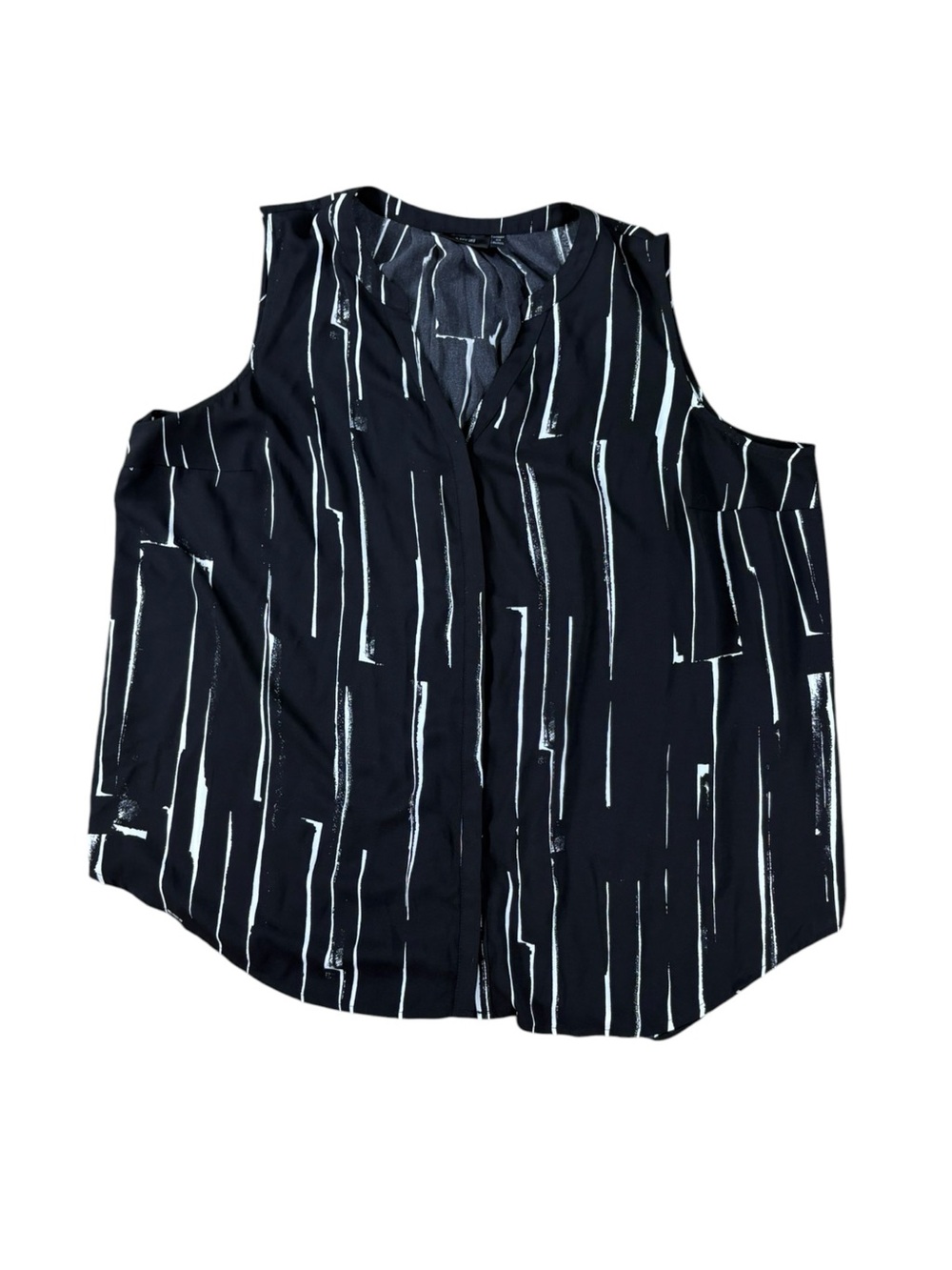 Woman’s Apt 9 black and white sleeveless button down tunic size 2X